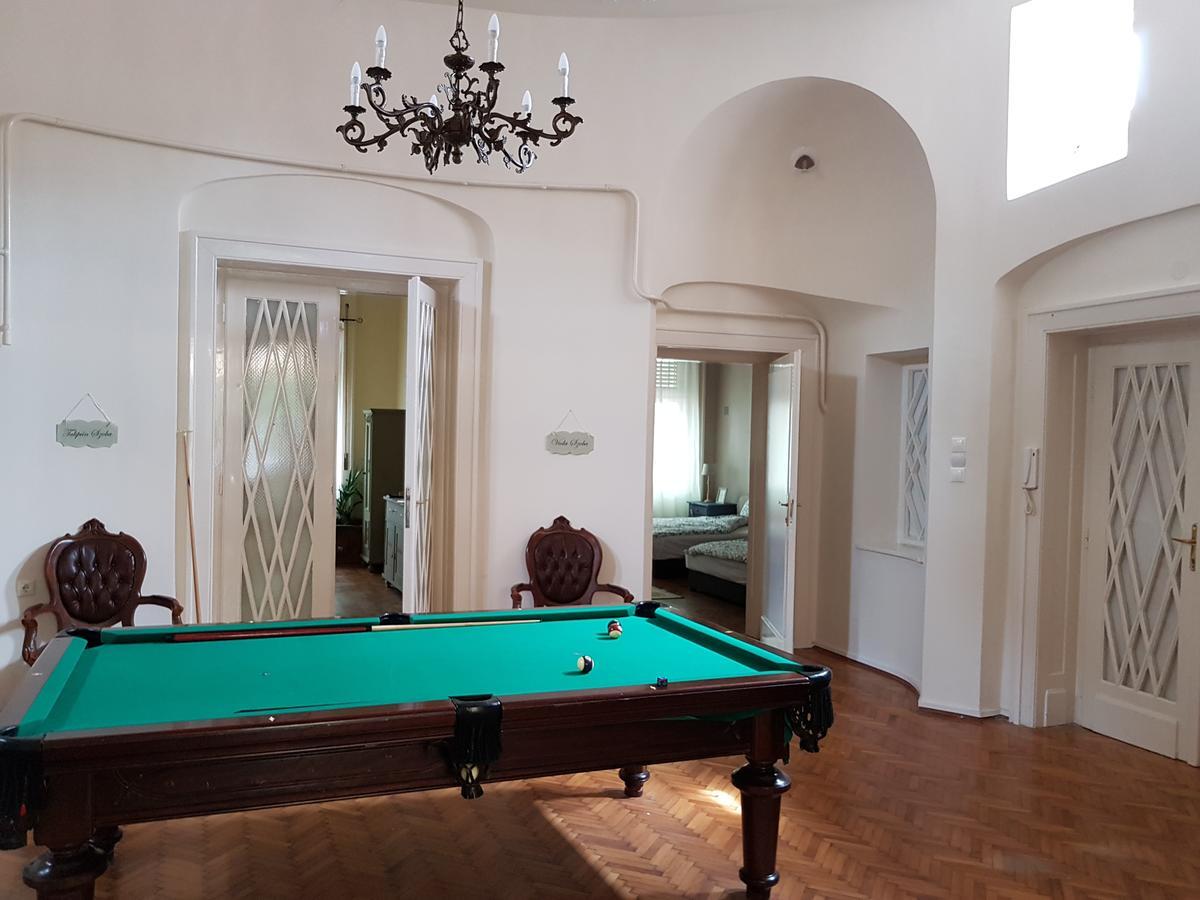 Tulipan Villa Panzio Сольнок Экстерьер фото