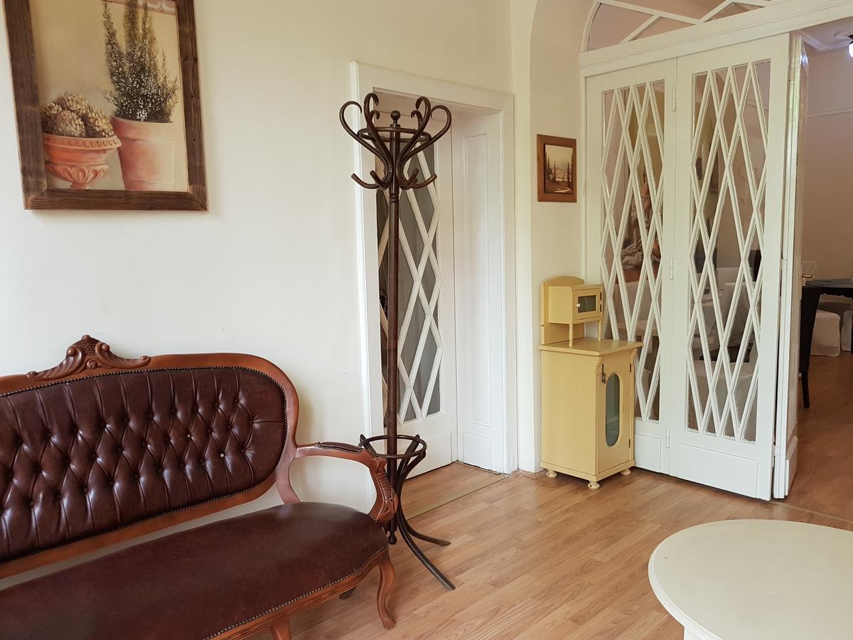 Tulipan Villa Panzio Сольнок Экстерьер фото