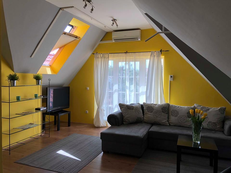 Tulipan Villa Panzio Сольнок Экстерьер фото